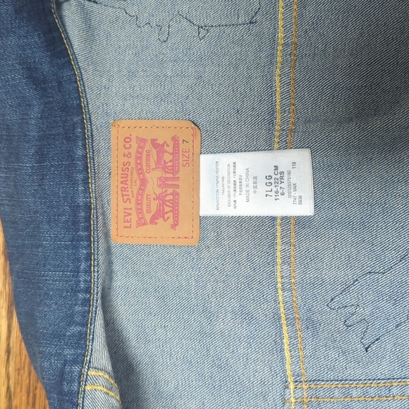 Levi's patch jean jacket - Picture 6 of 9